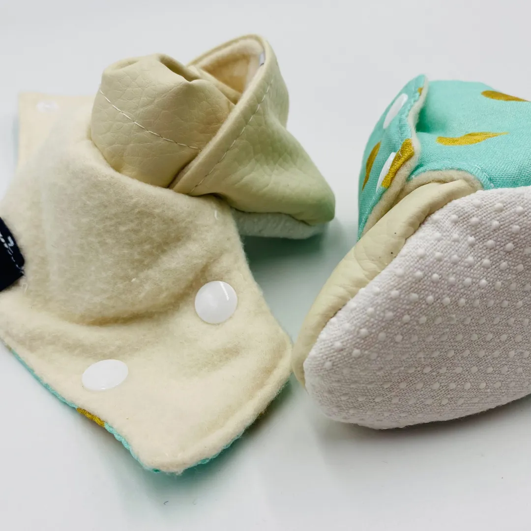 Baby Booties (Gold Dots Mint)